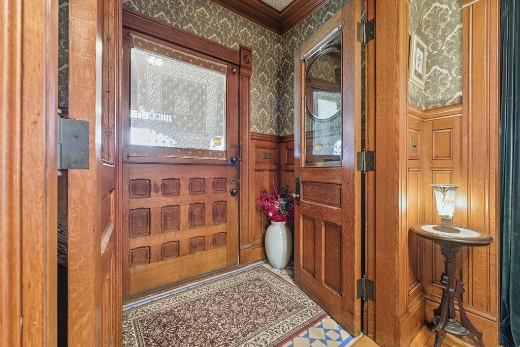 1176 Worthington St Property Photo 4