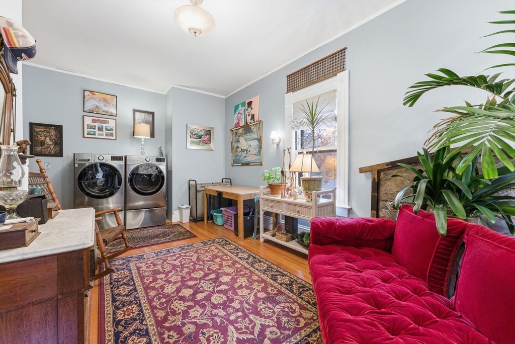 1176 Worthington St Property Photo 32