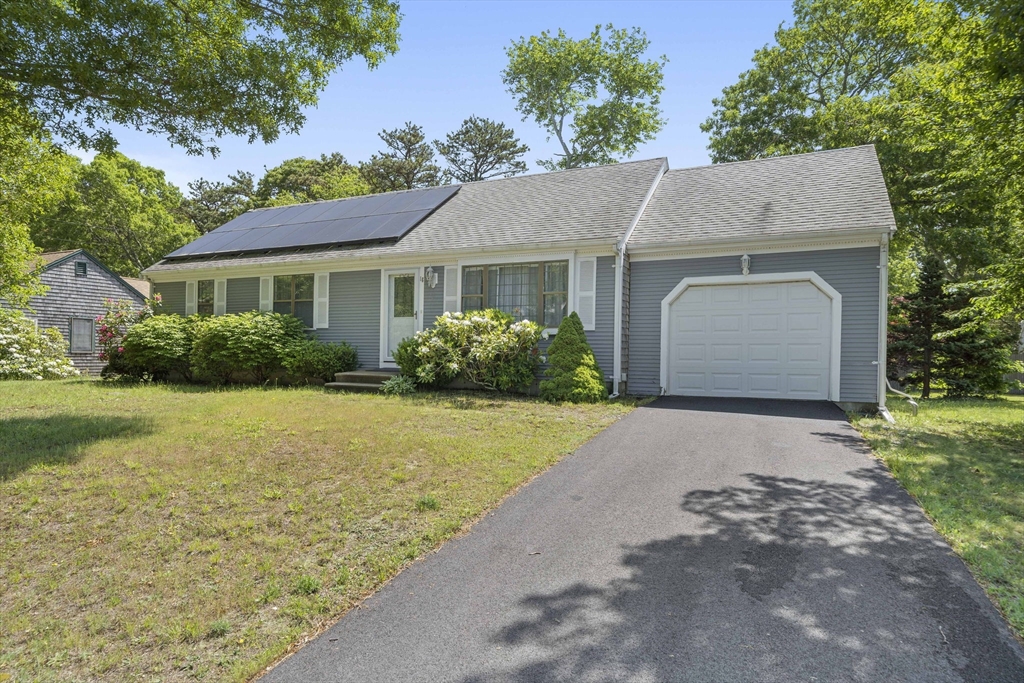 16 Lexington Dr Property Photo 1