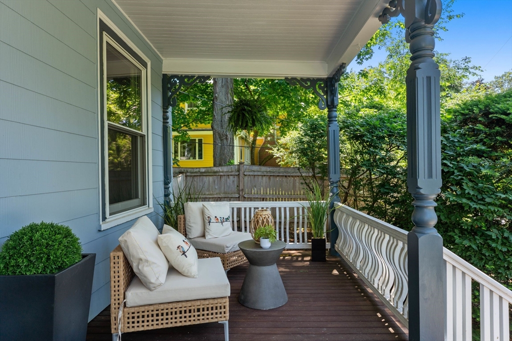 40 Goden St Property Photo 1