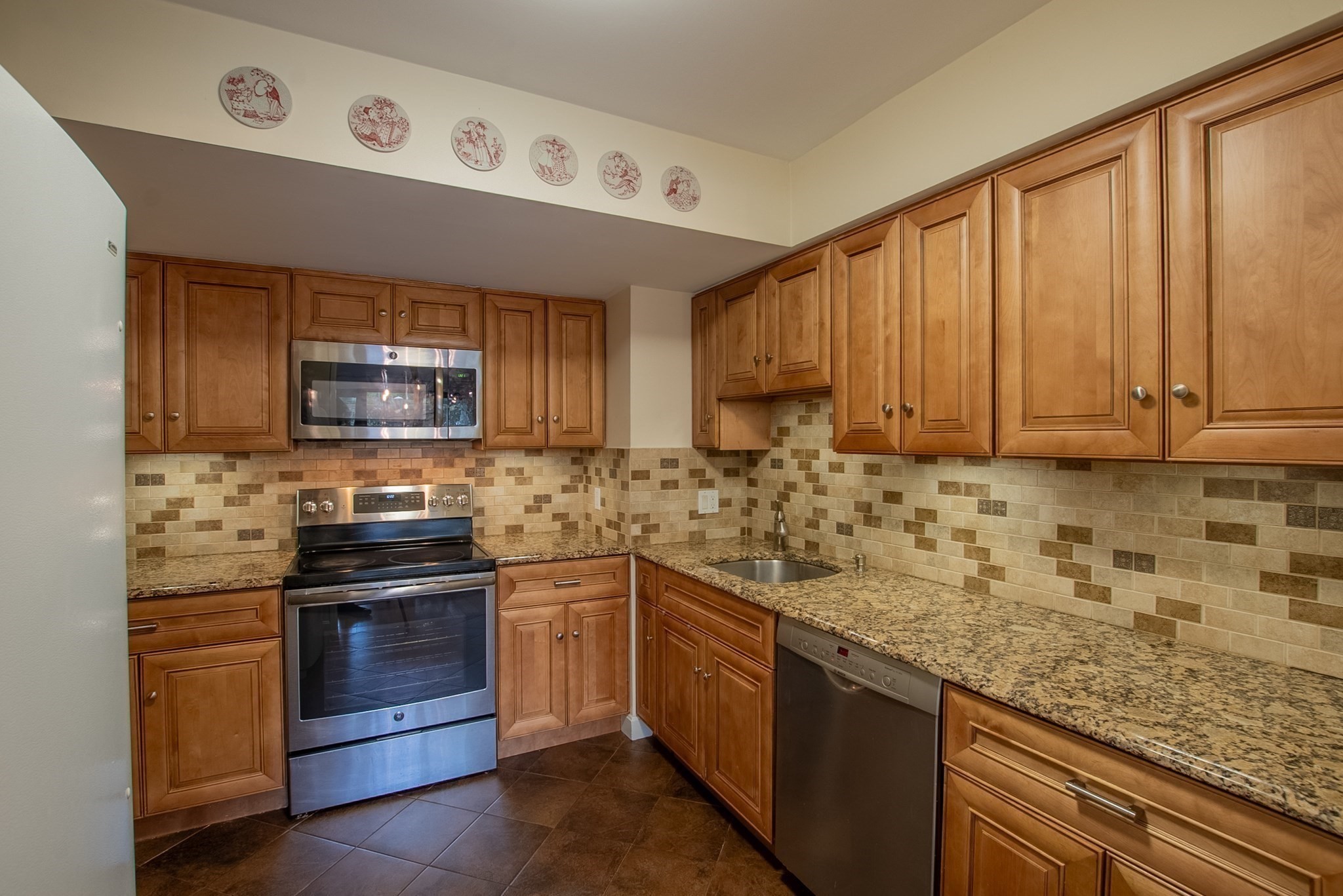 250 Hammond Pond Parkway # 102n Property Photo 3