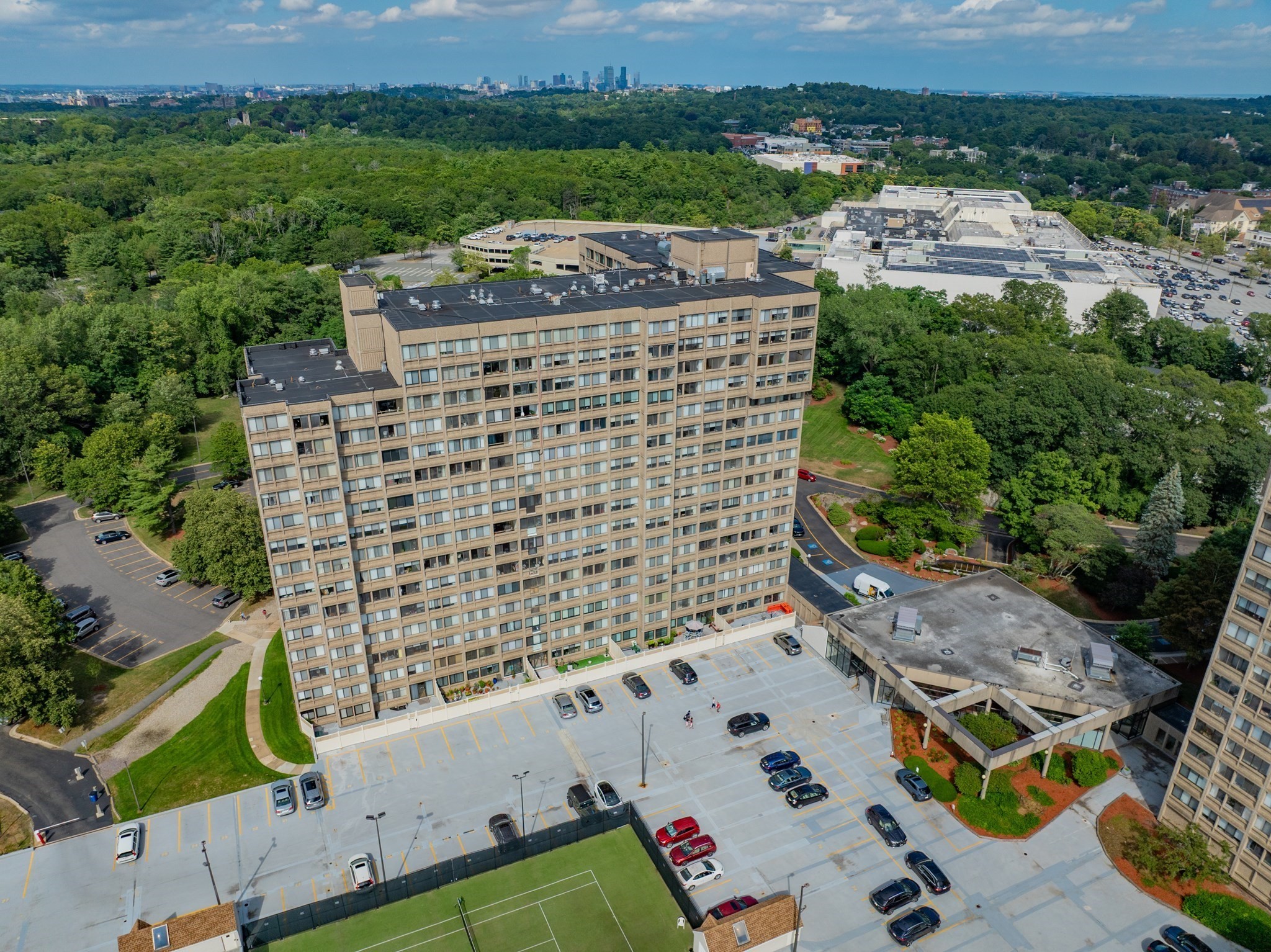 250 Hammond Pond Parkway # 102n Property Photo 8