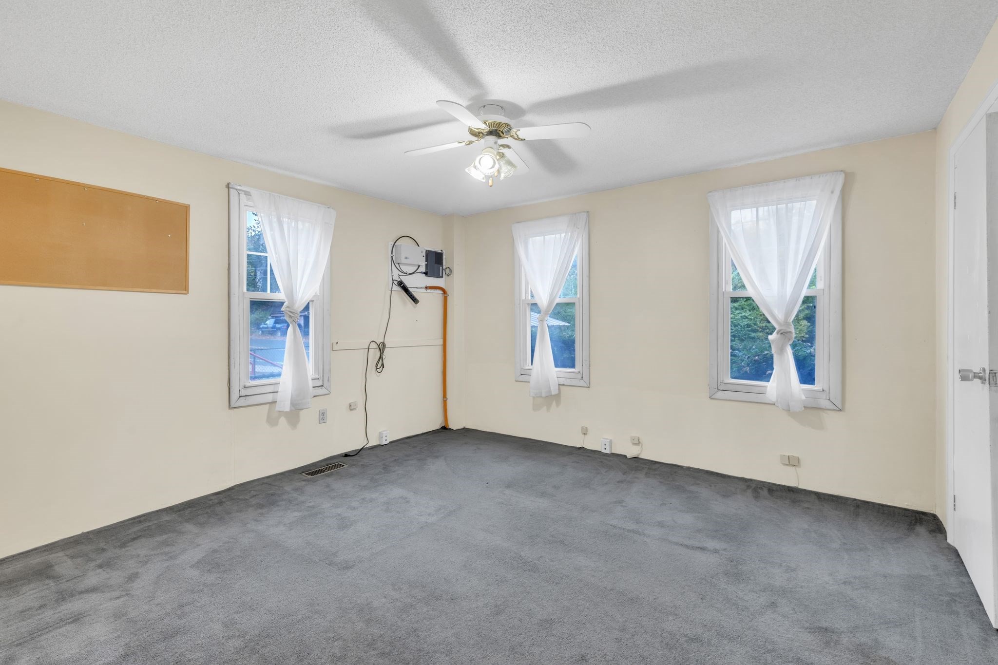 9 Russell Rd Property Photo 8