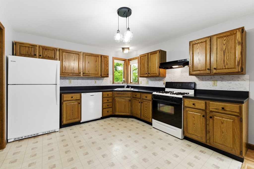 21 Pleasant Street Property Photo 22