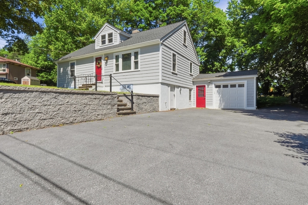 8 Millbury Terrace Property Photo 2