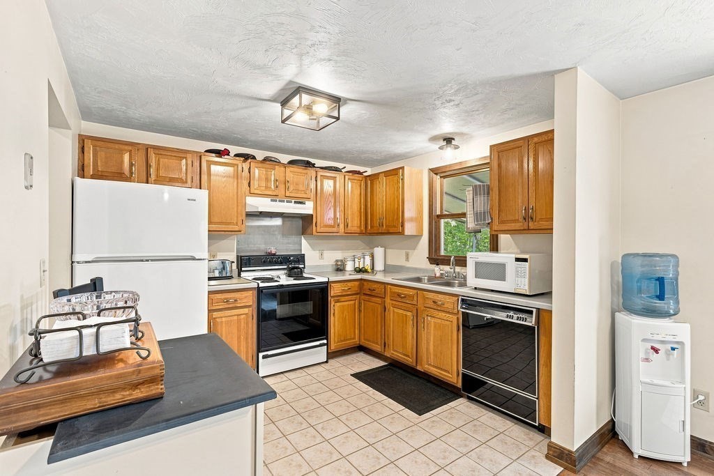 230 Staples St. Property Photo 6