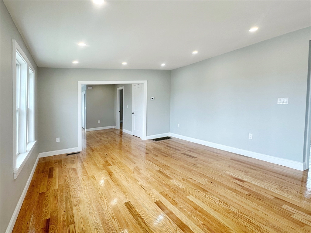 338 Sea St Property Photo 11