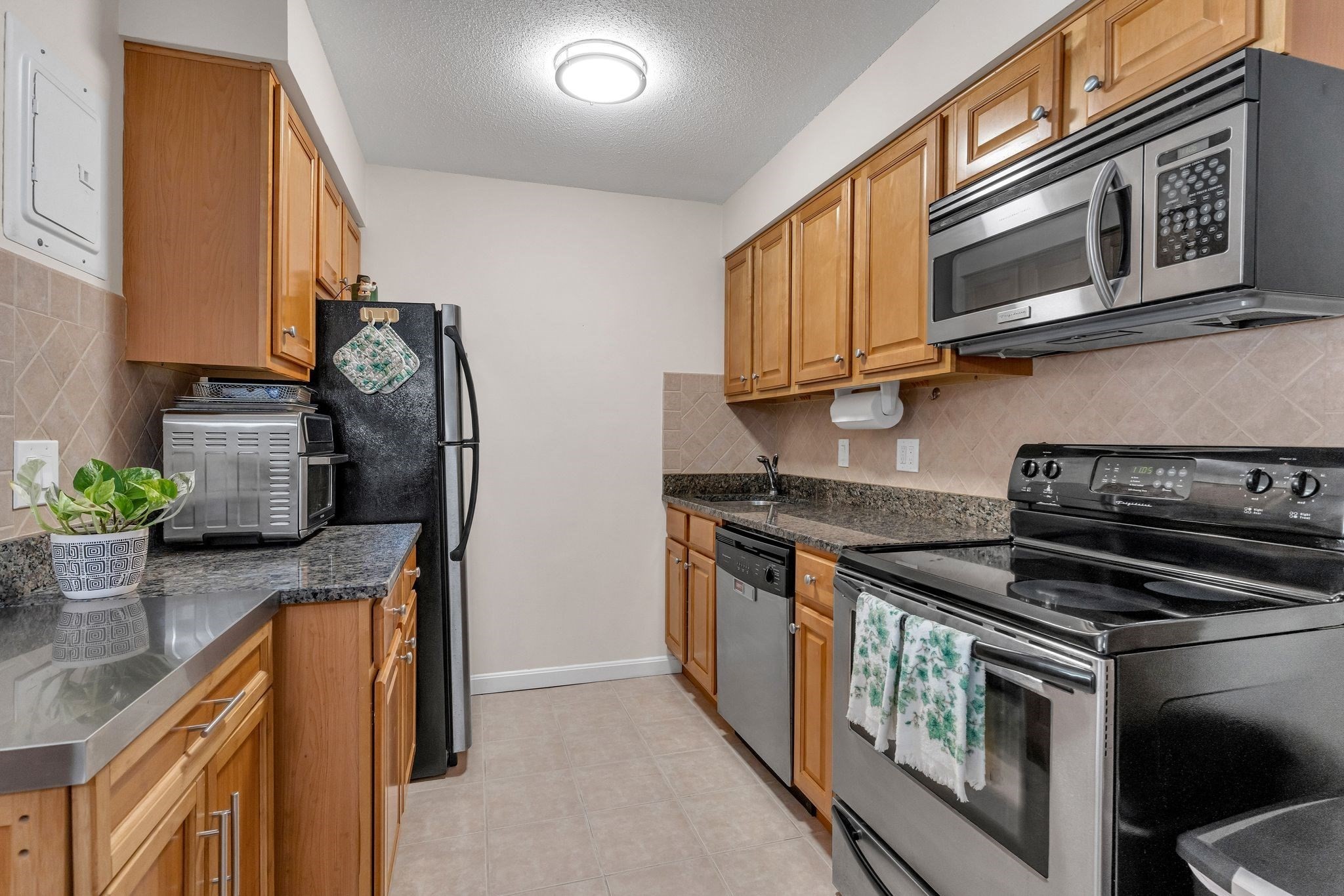 18 Dailey St # H Property Photo 3