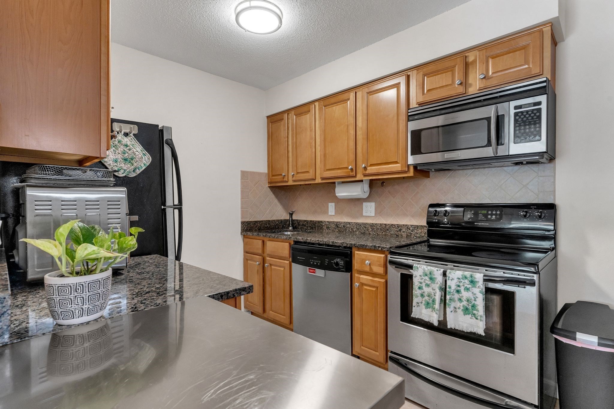 18 Dailey St # H Property Photo 4
