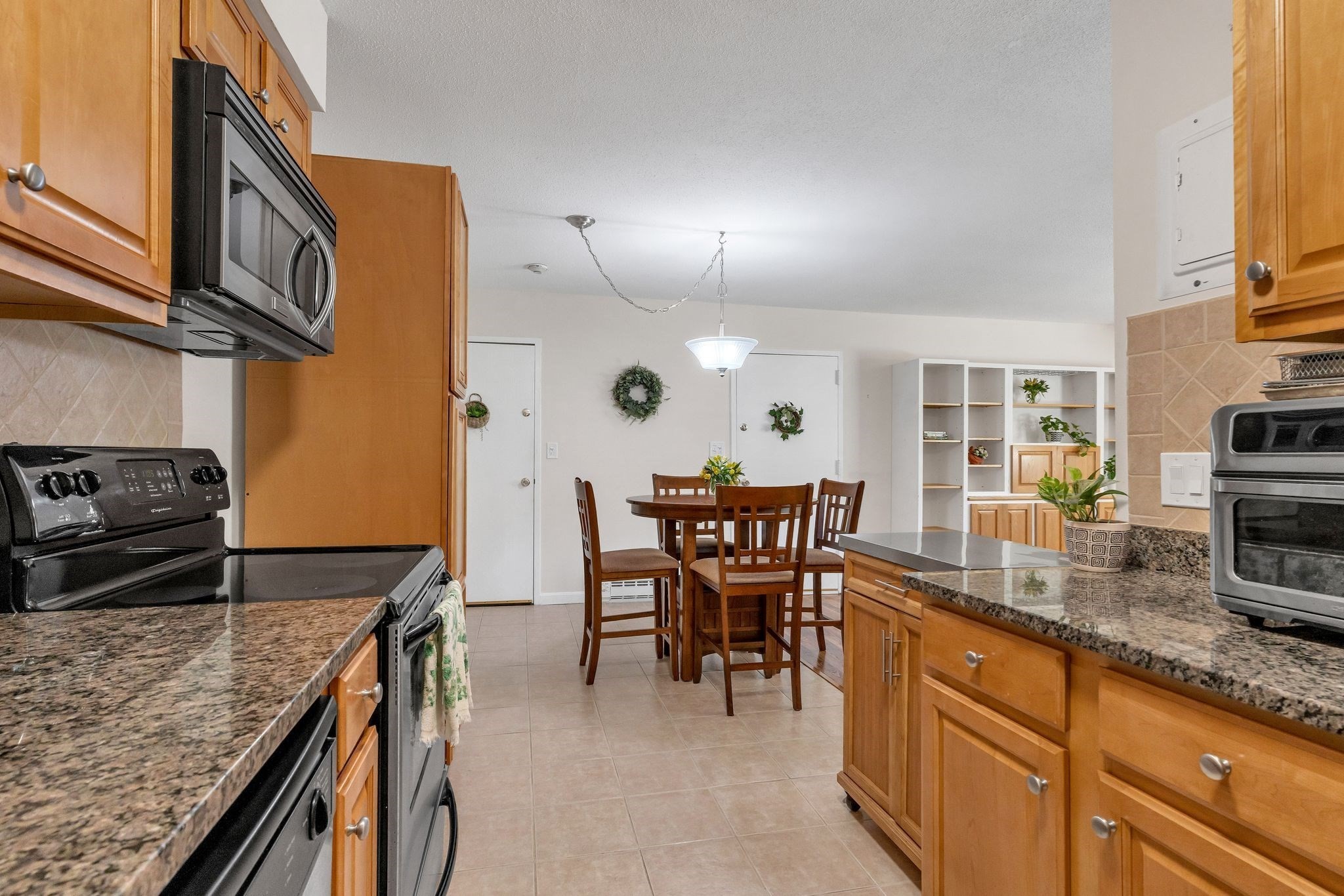 18 Dailey St # H Property Photo 5