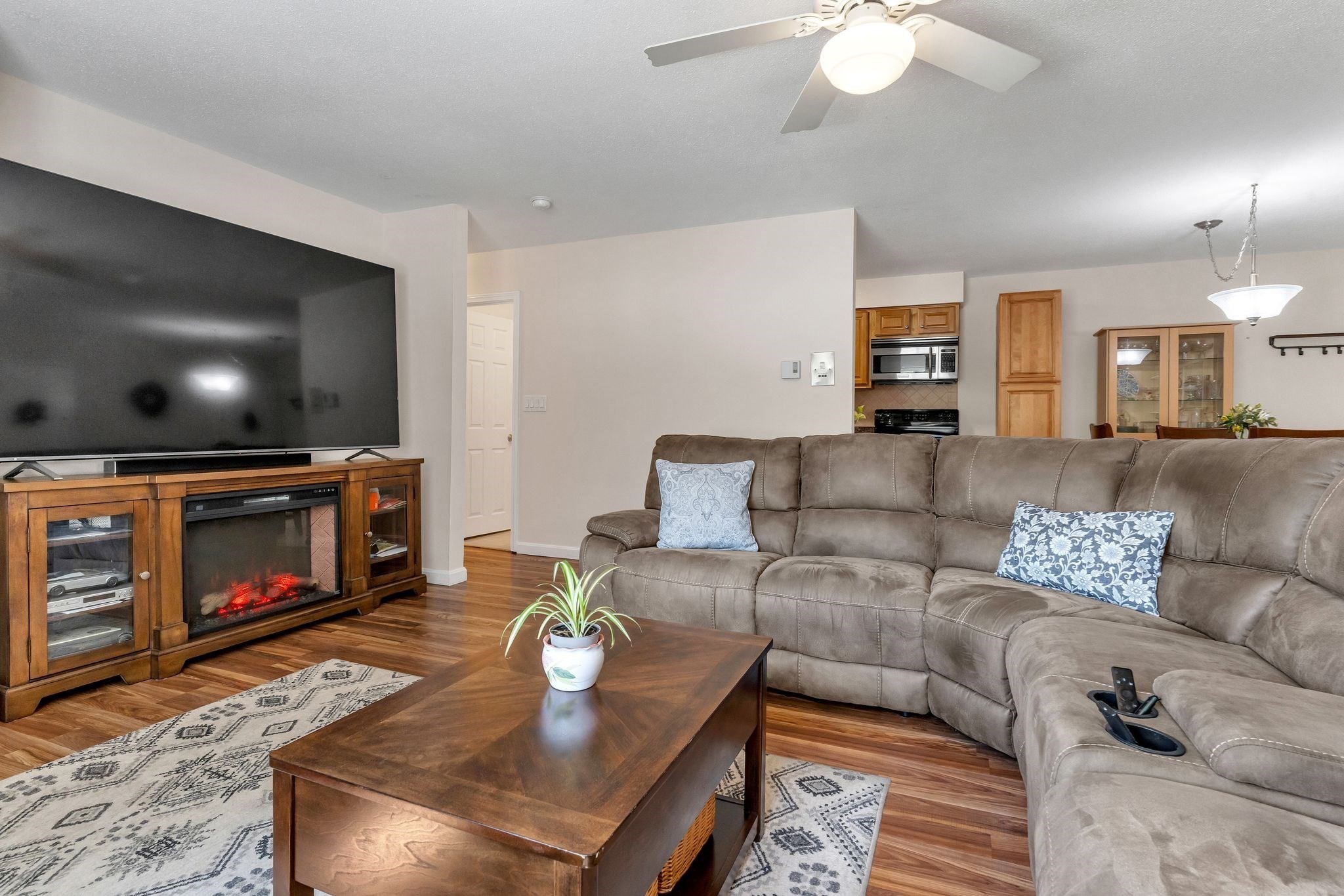 18 Dailey St # H Property Photo 9