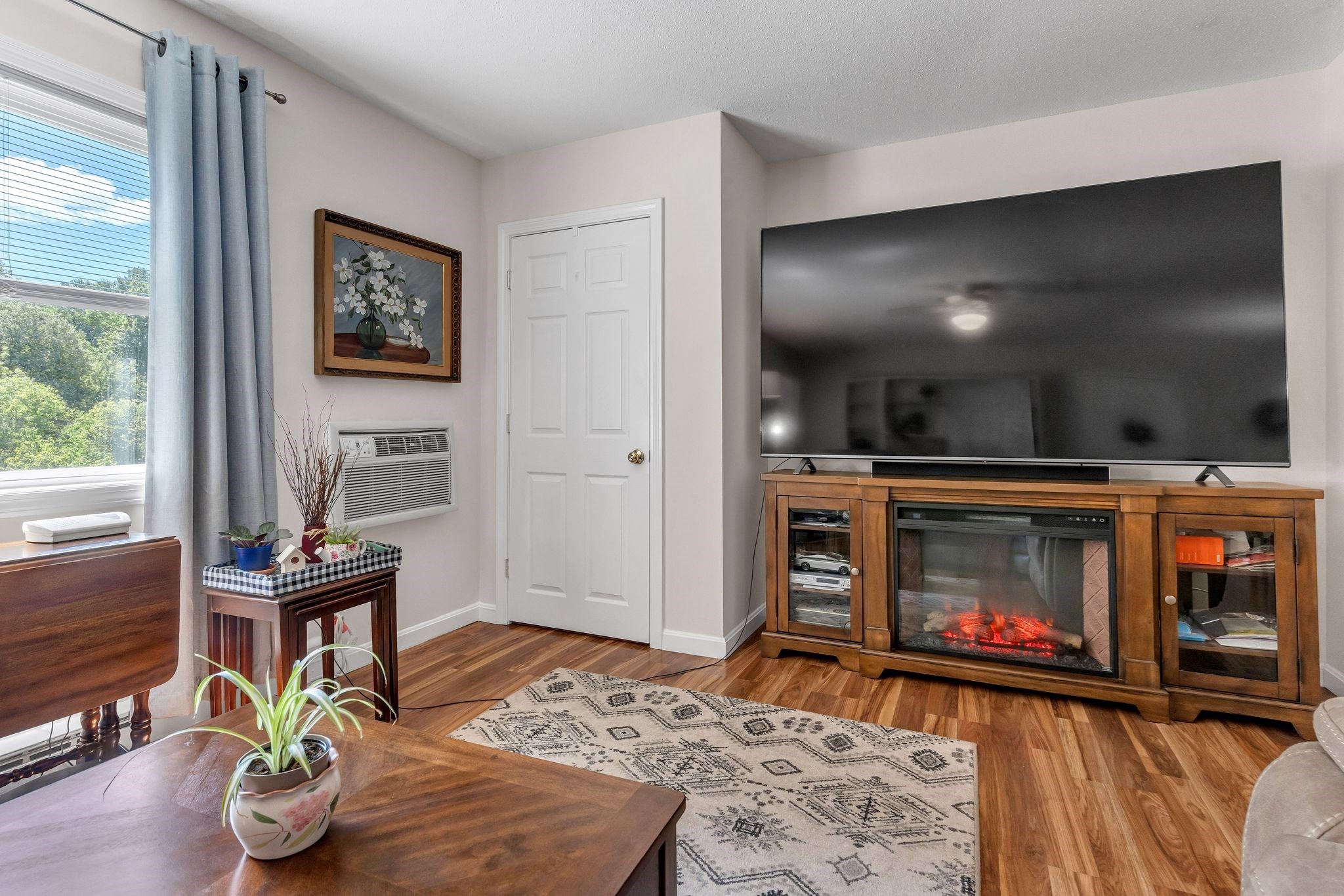 18 Dailey St # H Property Photo 11