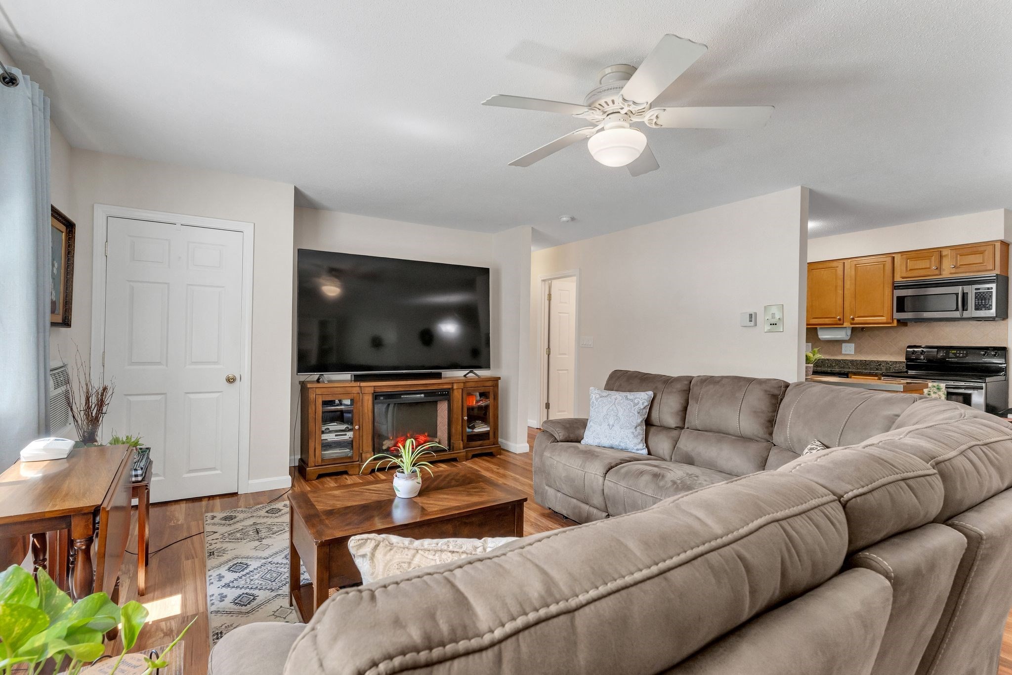 18 Dailey St # H Property Photo 16