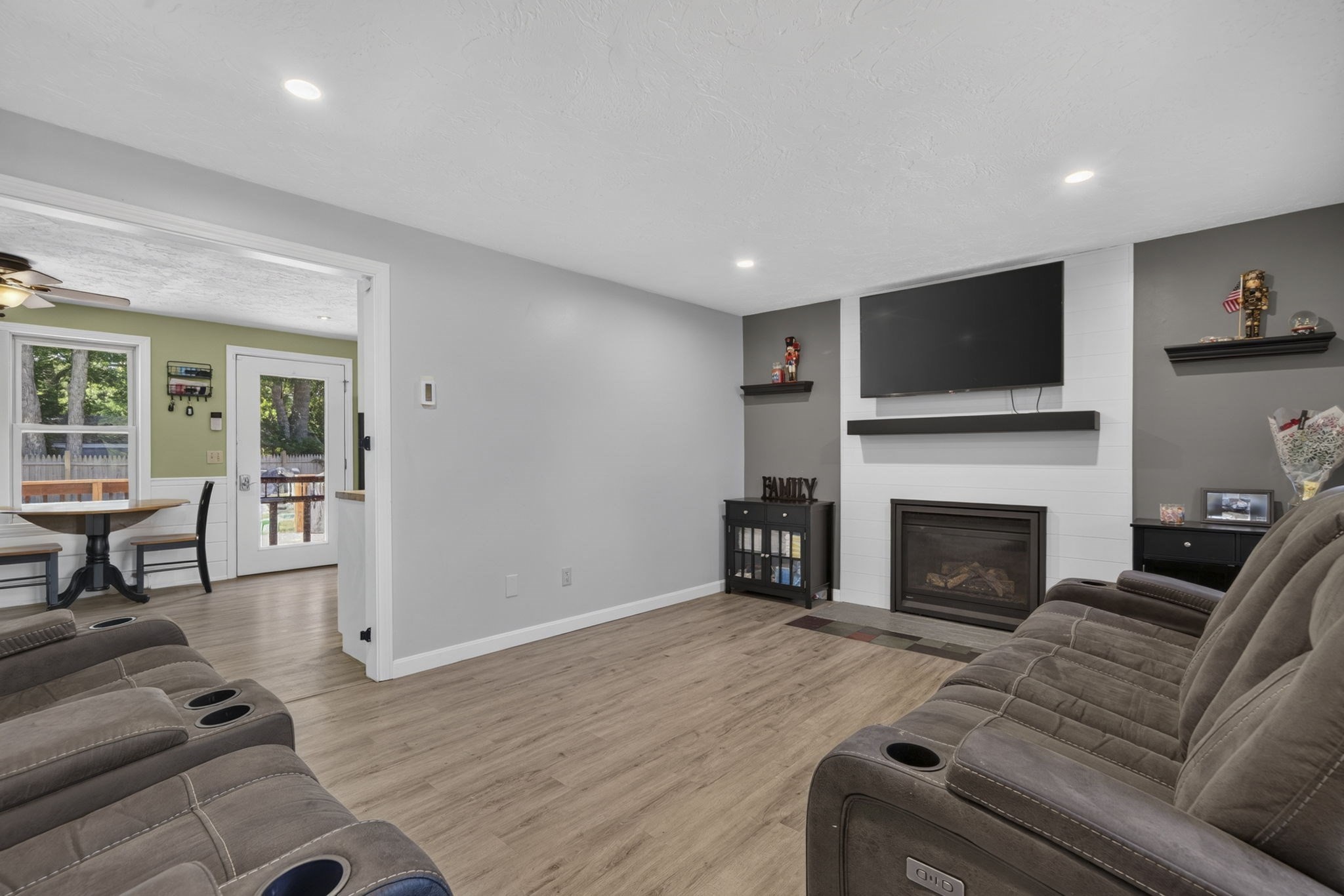 1 Pebble Path Property Photo 10
