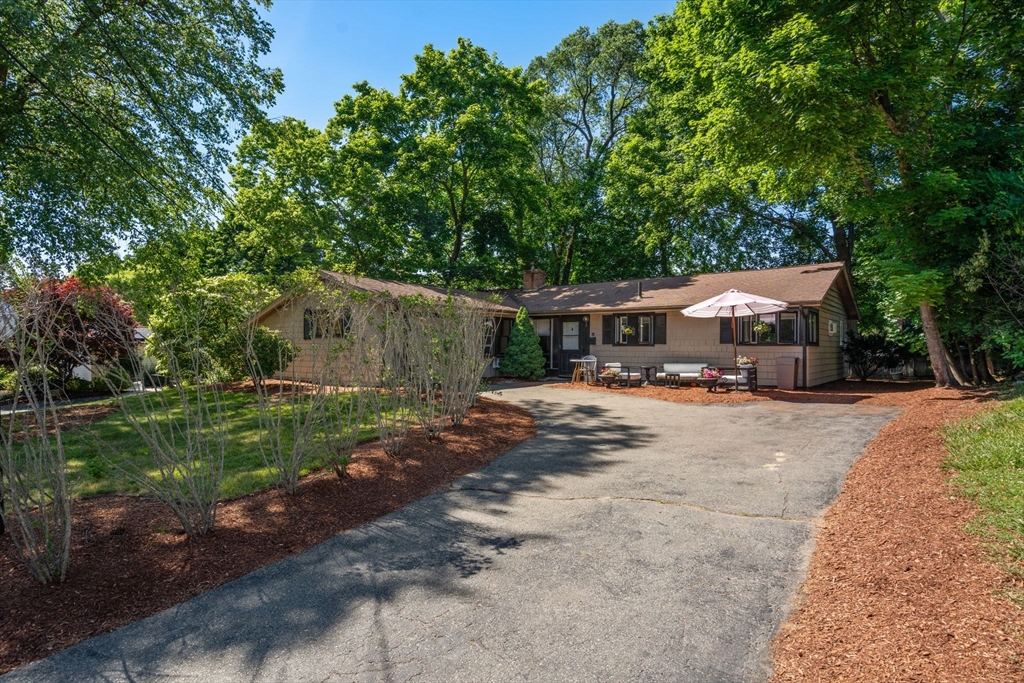 11 Ruth Dr Property Photo 2