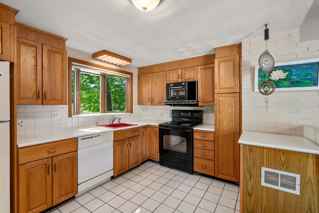 11 Ruth Dr Property Photo 12