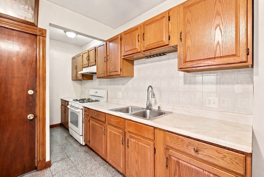 5 Rowell St Property Photo 6