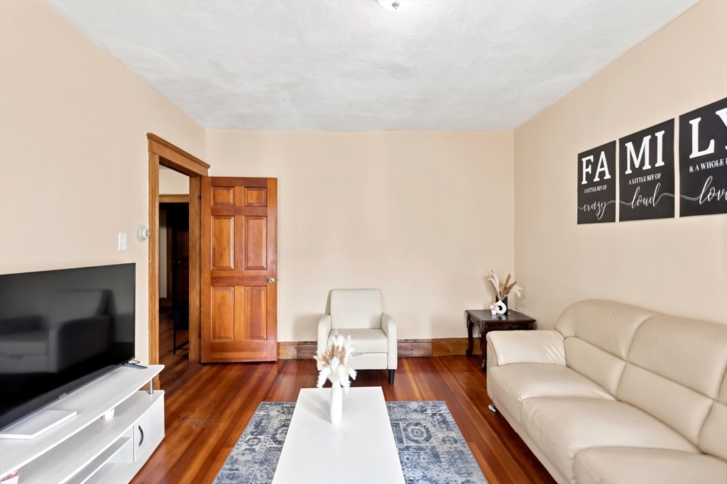 5 Rowell St Property Photo 8