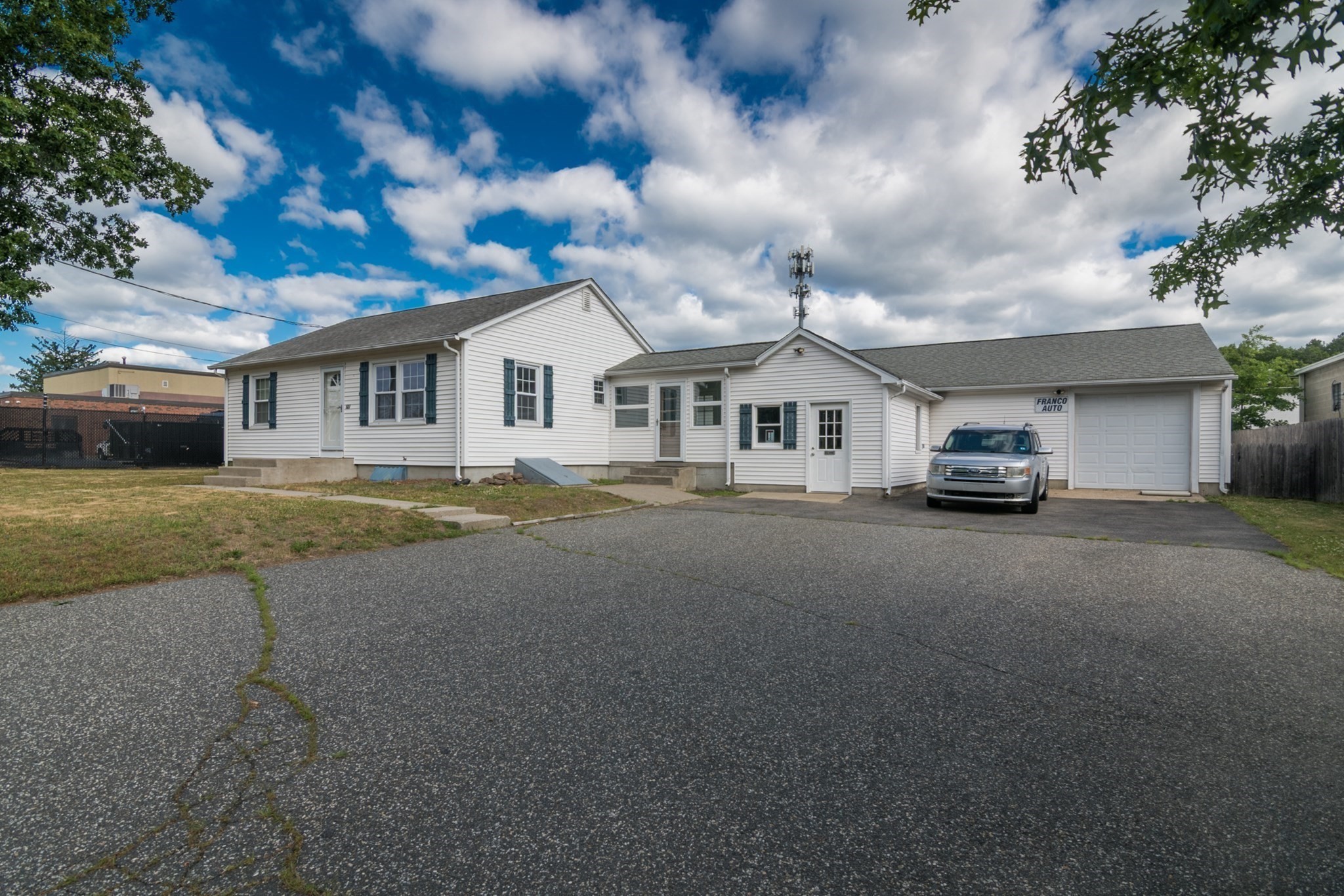 248 Laconia Street Property Photo 5
