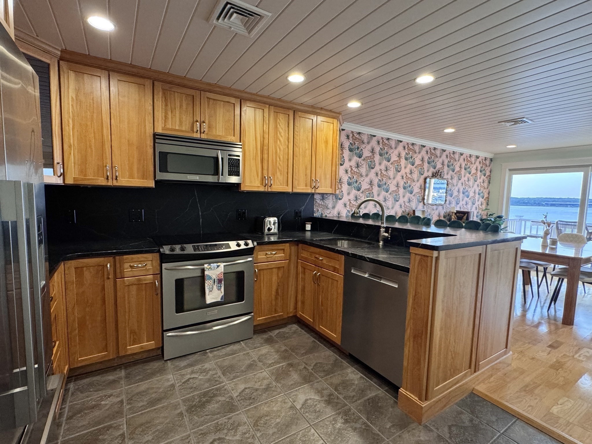 700 Shore Dr # 306 Property Photo 8