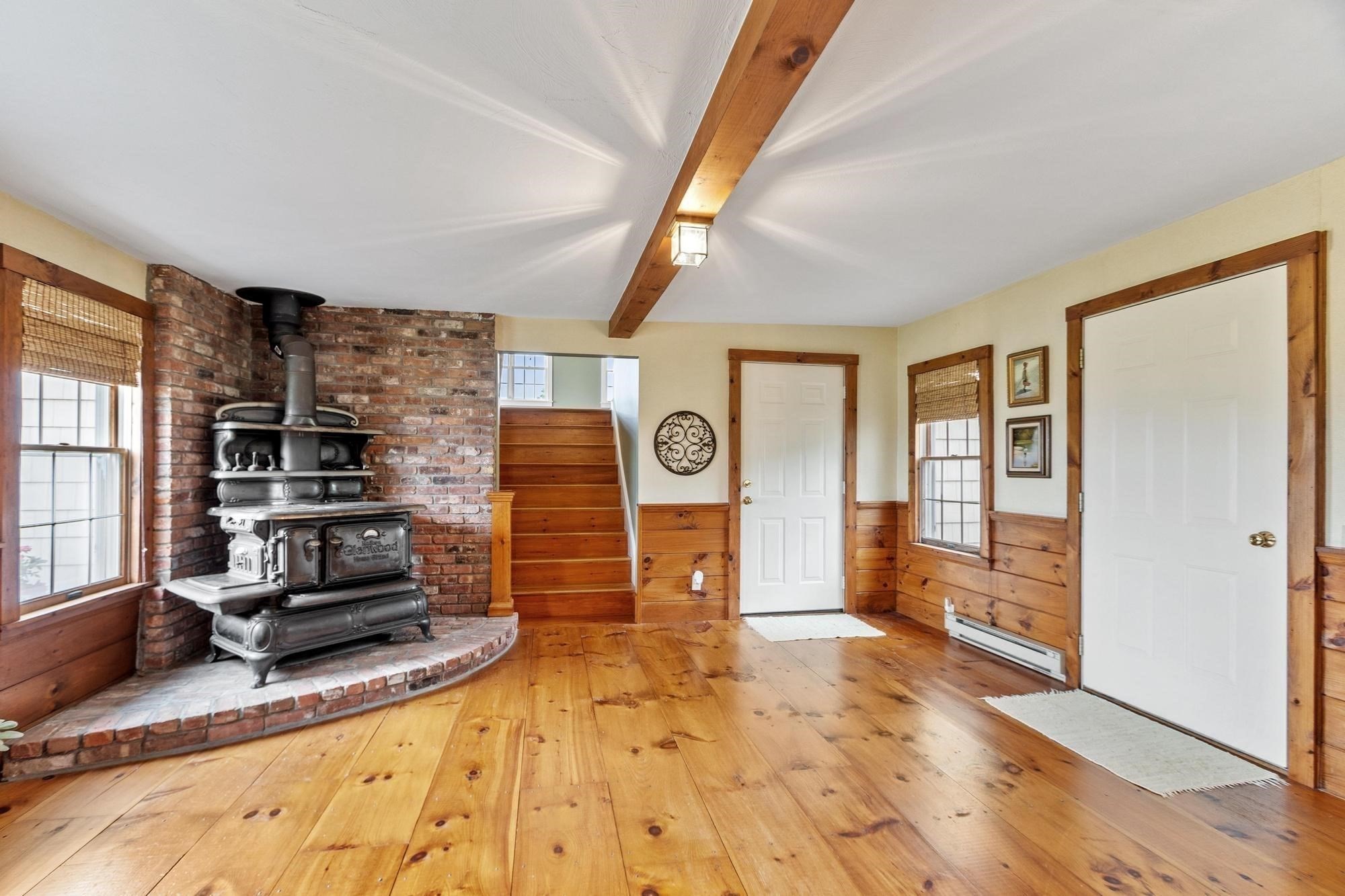 32 Osgood Rd Property Photo 4