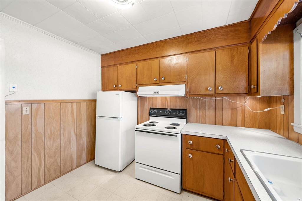 39 Needham Rd Property Photo 11