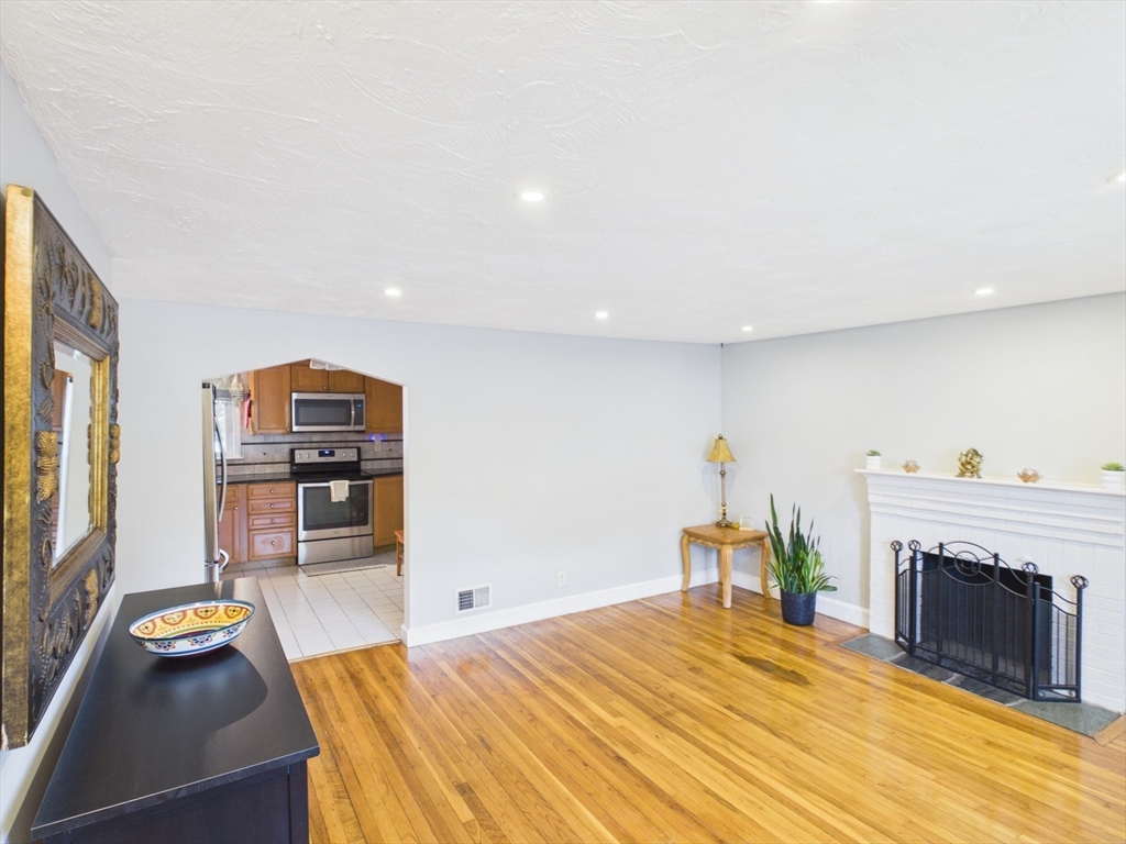 41 Essex Road Property Photo 5