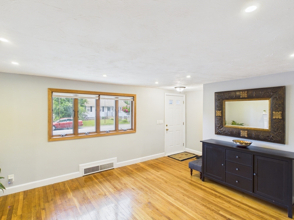 41 Essex Road Property Photo 6