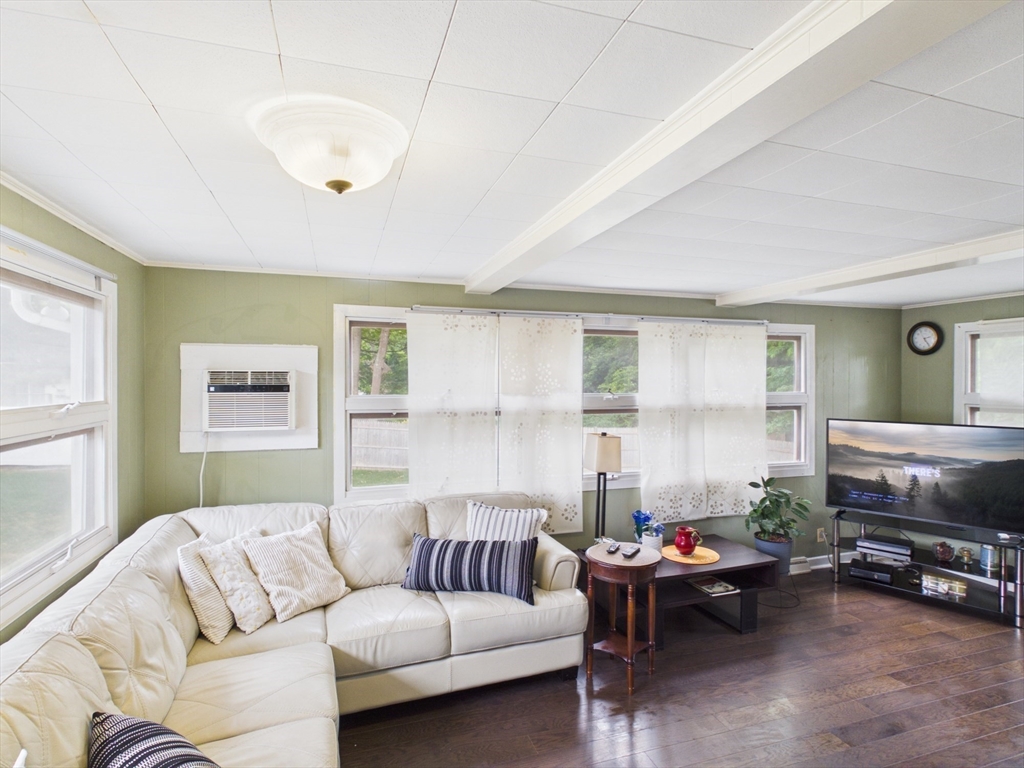 41 Essex Road Property Photo 14