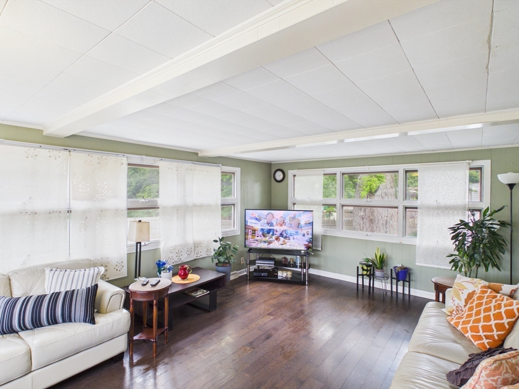 41 Essex Road Property Photo 15