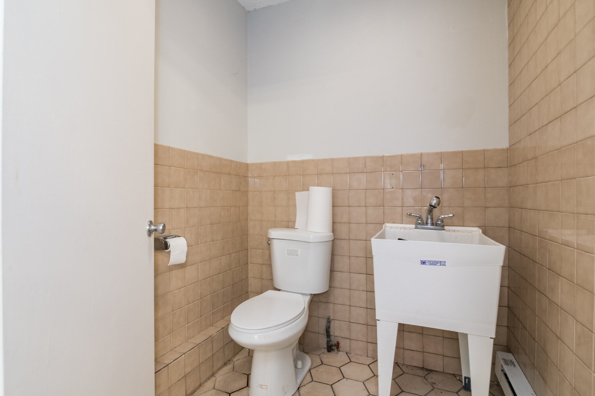 248 Laconia St Property Photo 4