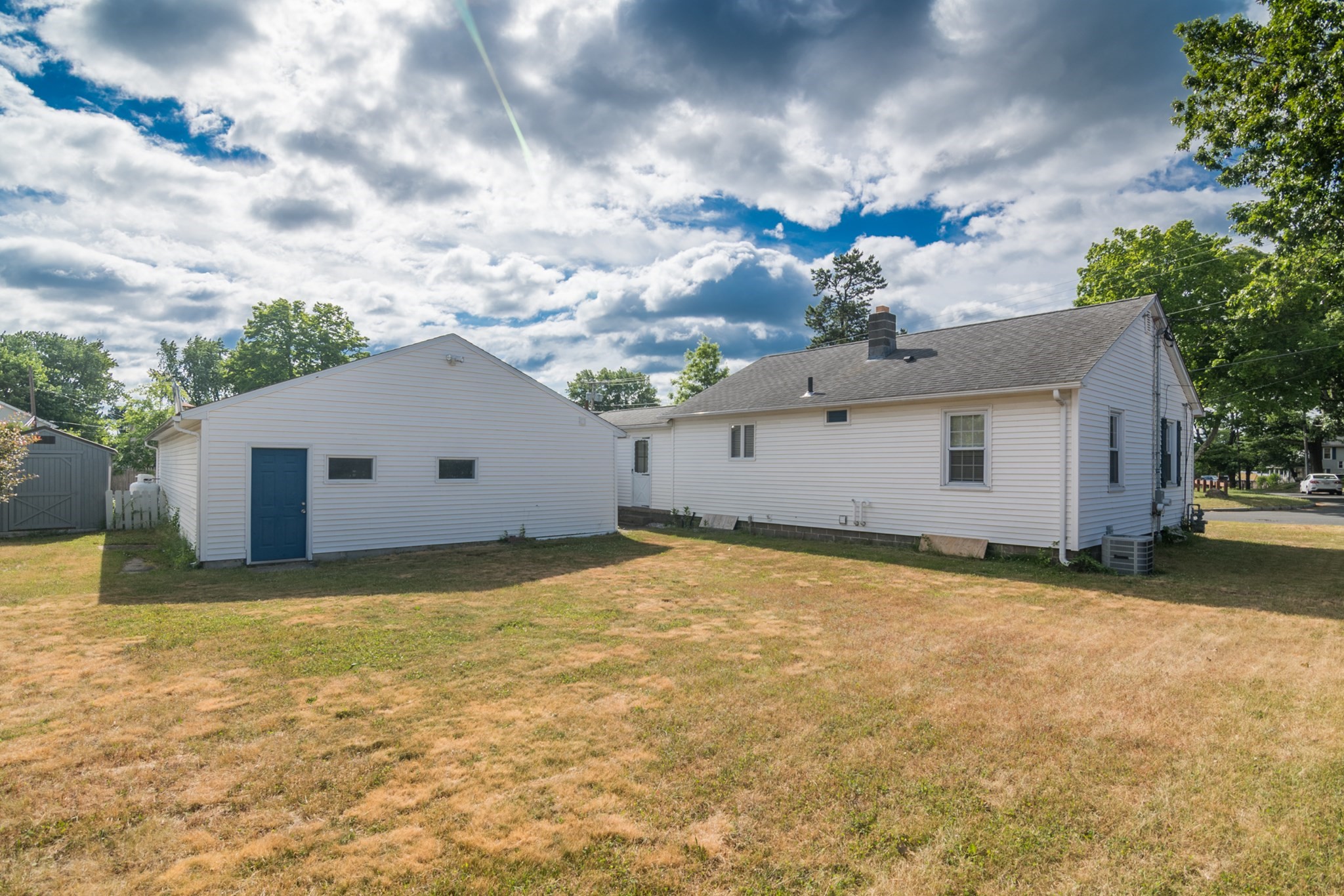 248 Laconia St Property Photo 6