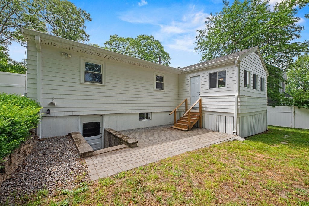 9 Charity Ln Property Photo 2