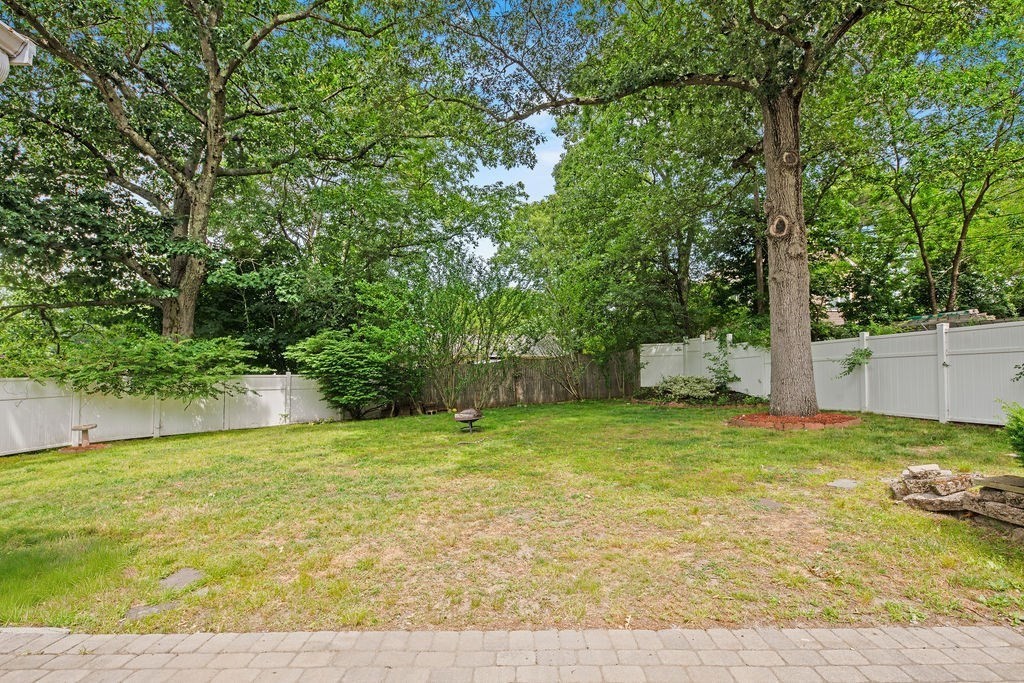 9 Charity Ln Property Photo 3