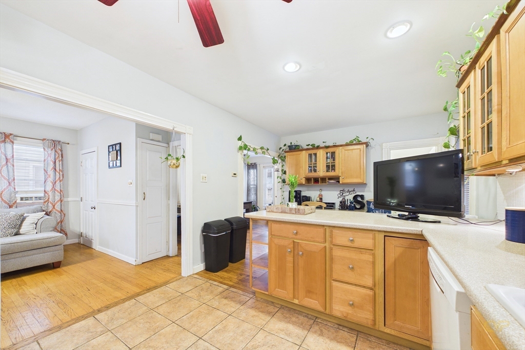 551 Union St Property Photo 3