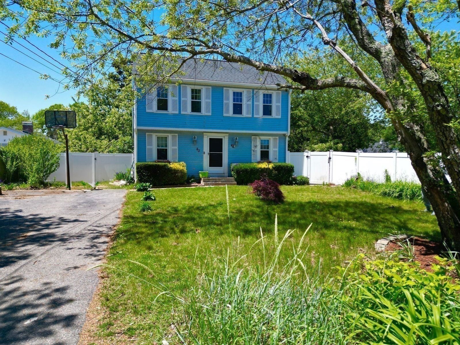 83 Beach St Property Photo 3