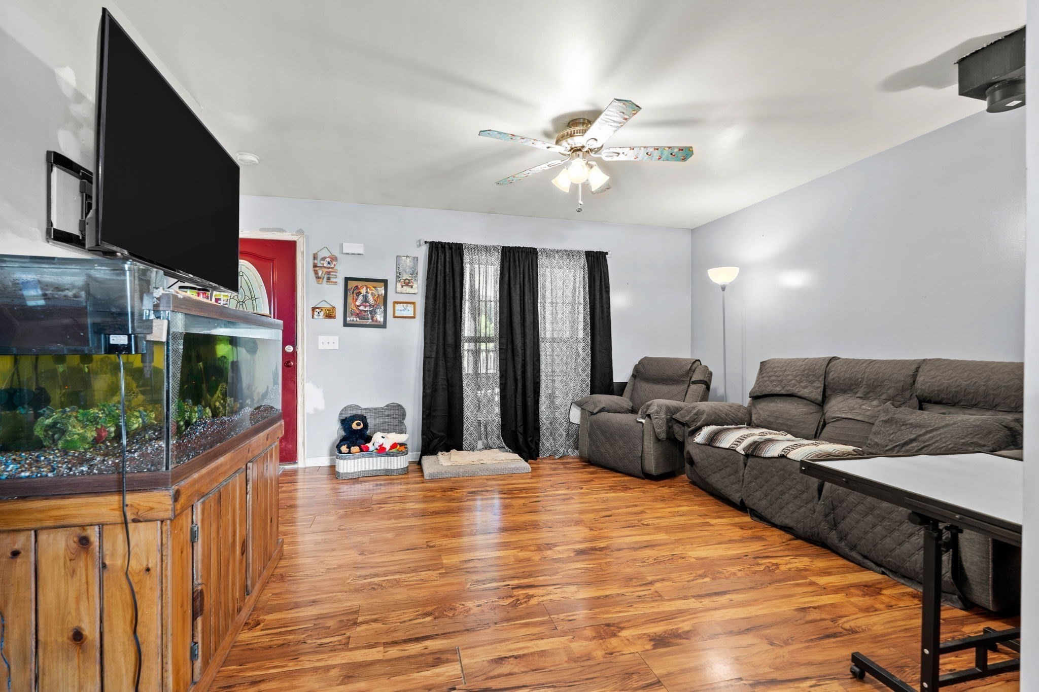 25r Beacon St Property Photo 3