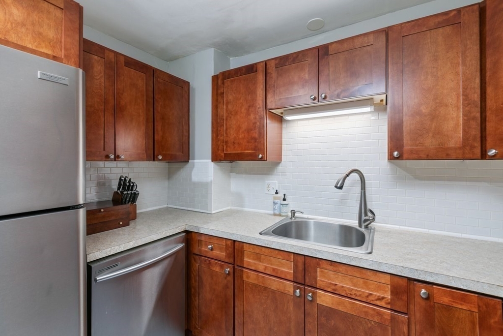 60 Vinton St # 3 Property Photo 4