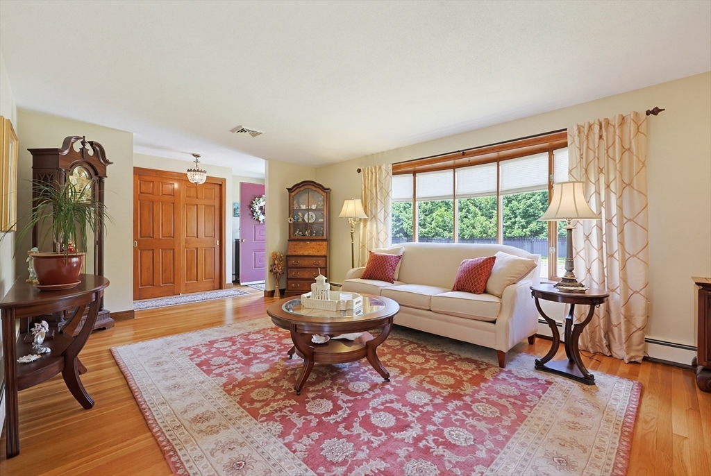 3 Suffolk Dr Property Photo 6