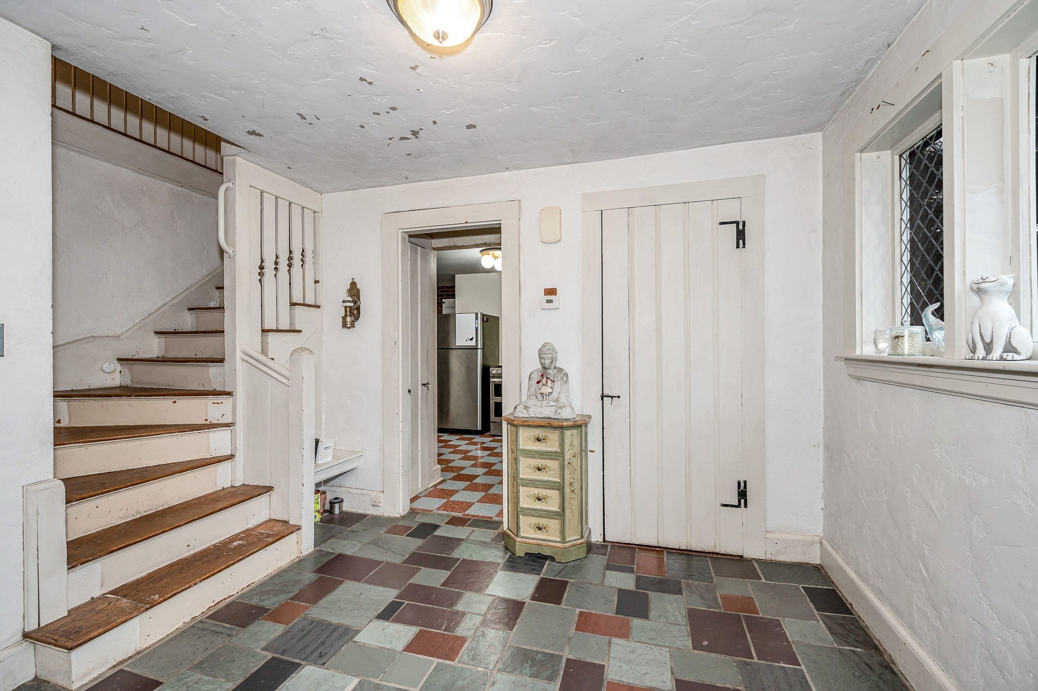 39 Holman Rd Property Photo 3