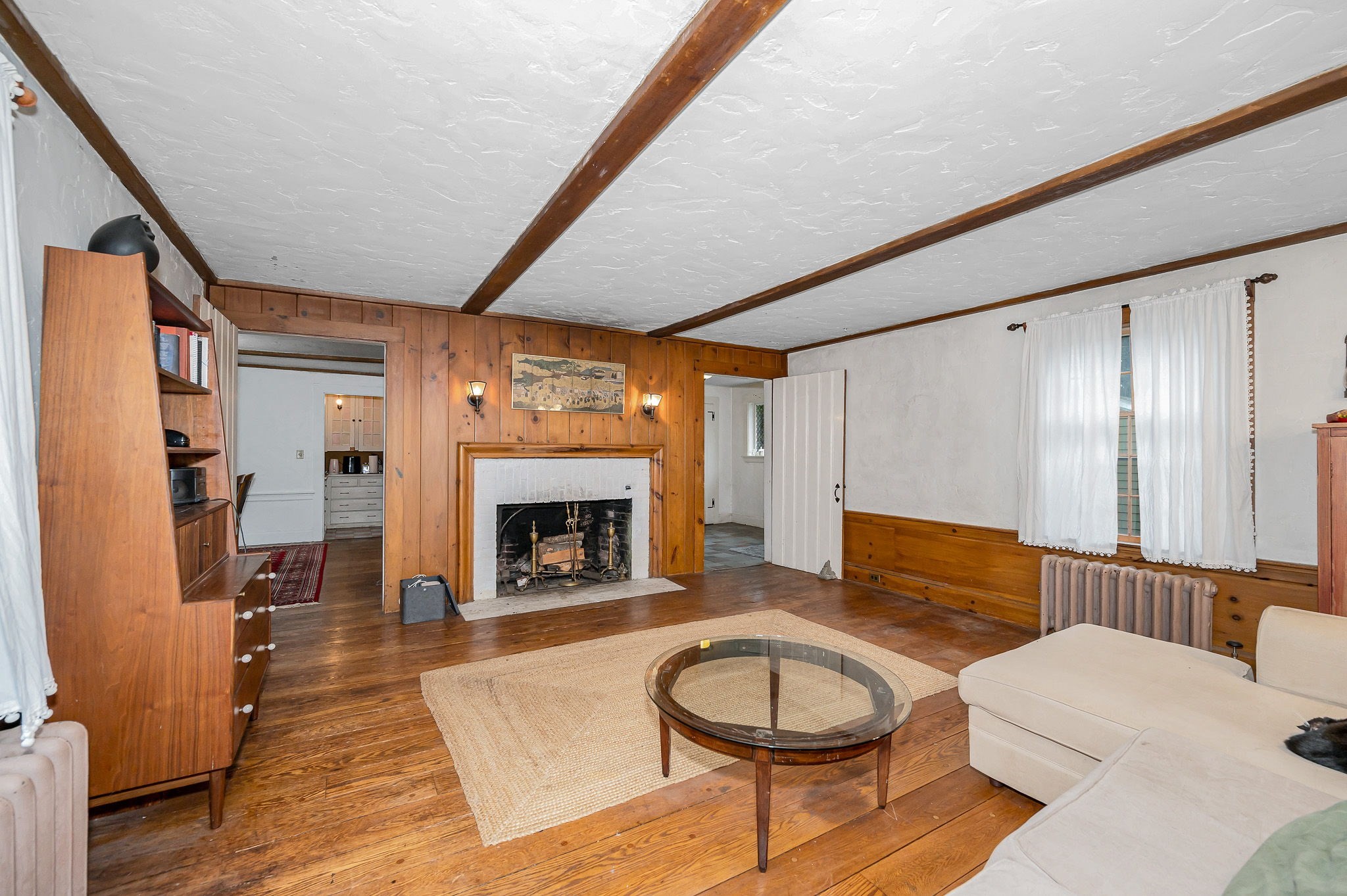 39 Holman Rd Property Photo 4
