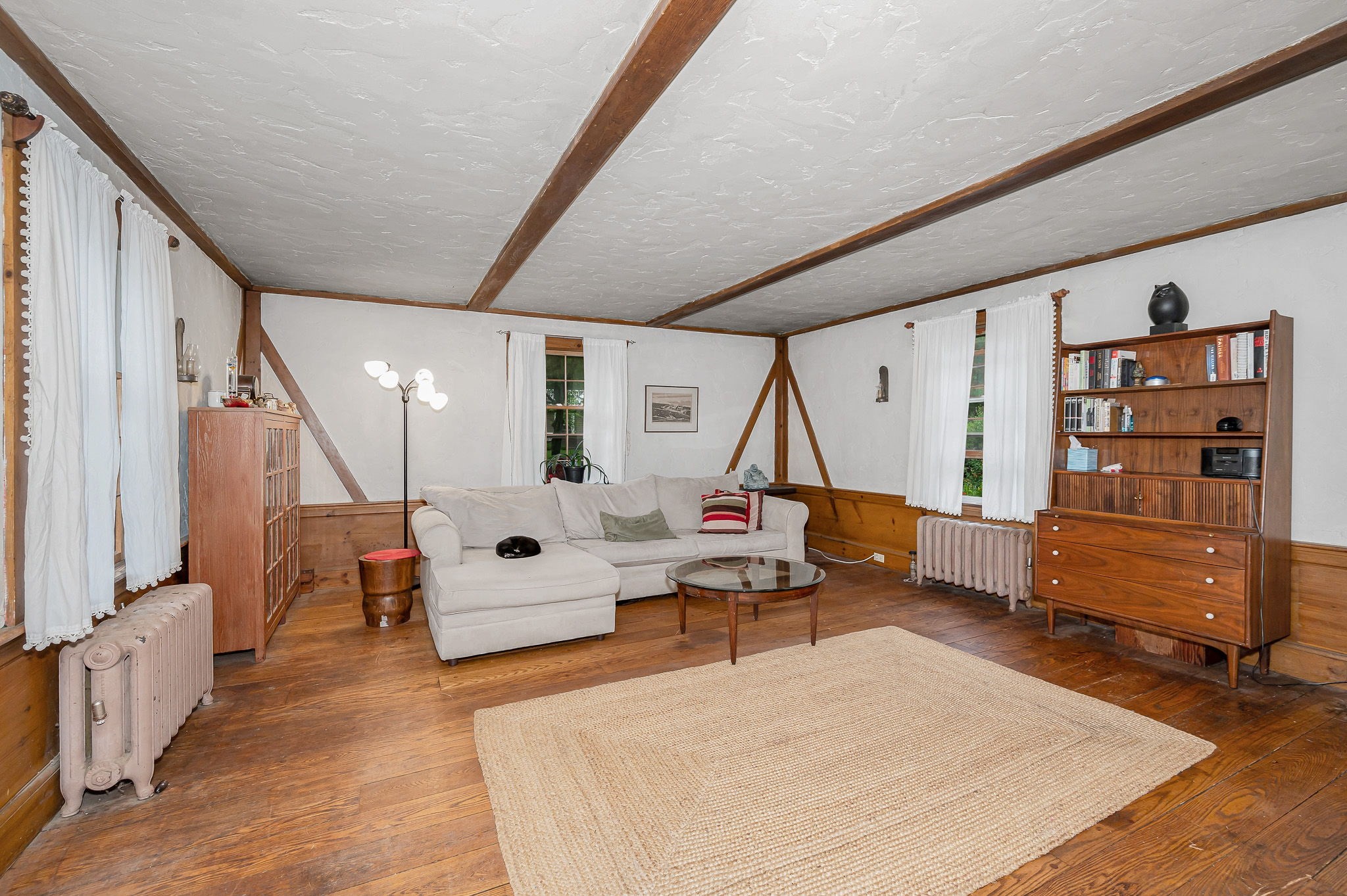 39 Holman Rd Property Photo 5