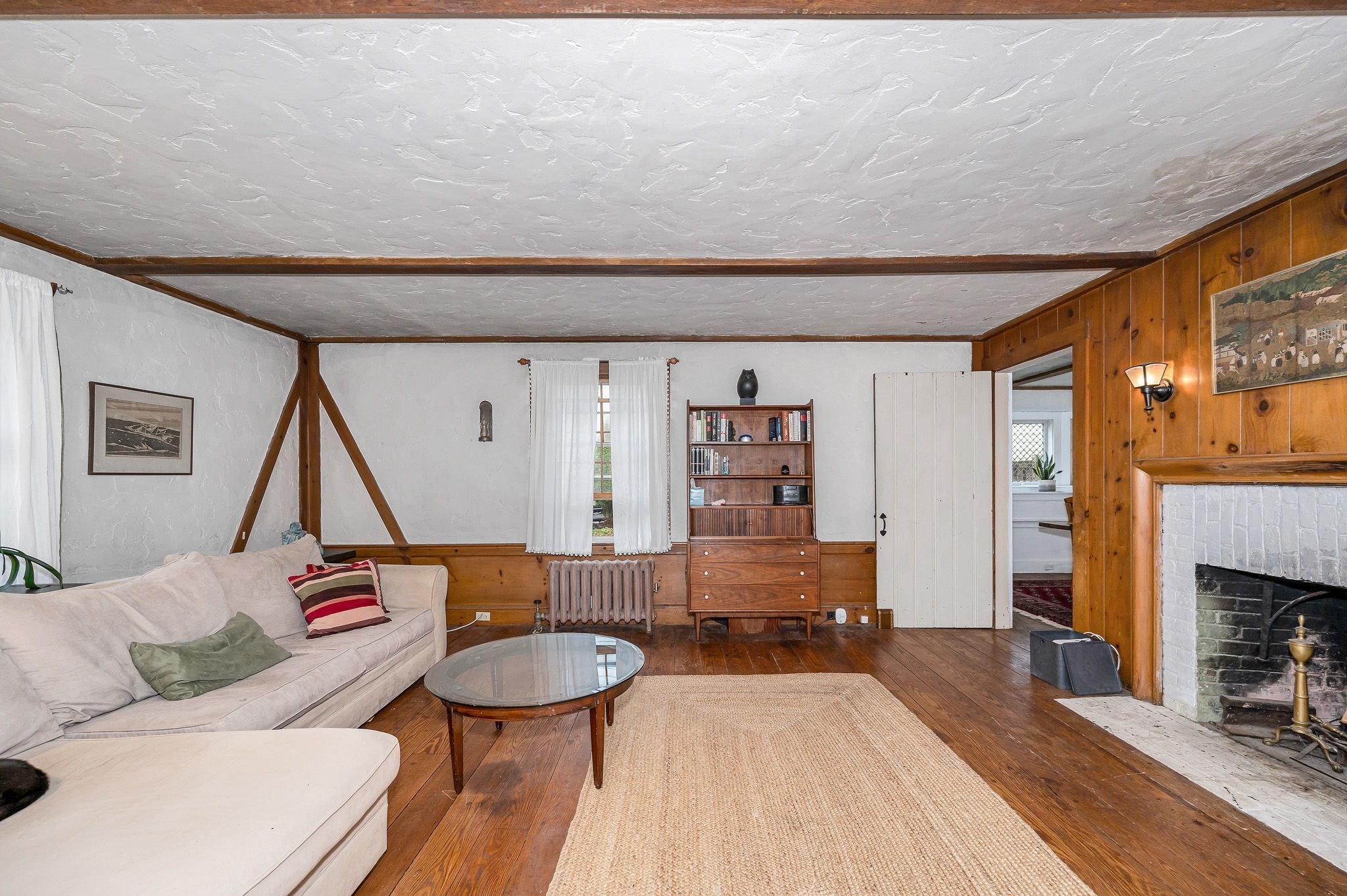39 Holman Rd Property Photo 6