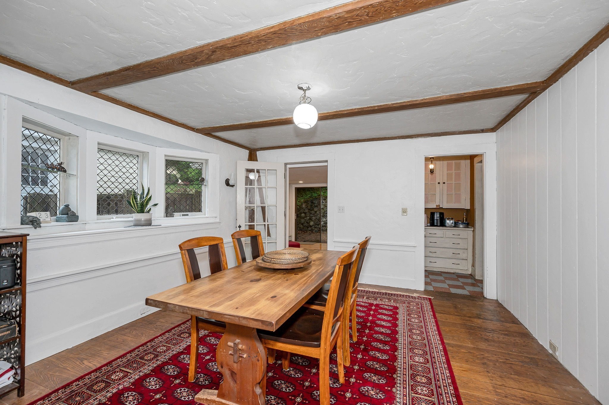 39 Holman Rd Property Photo 8