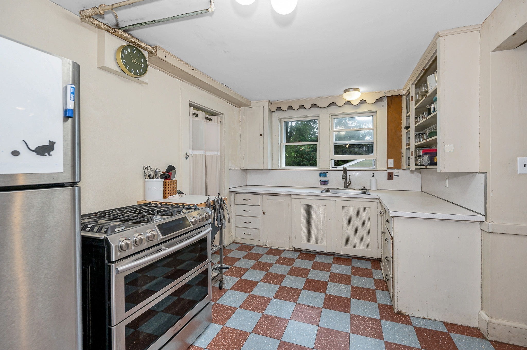 39 Holman Rd Property Photo 9