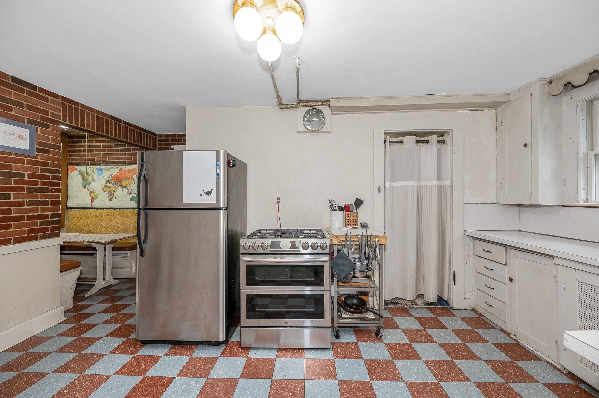 39 Holman Rd Property Photo 10