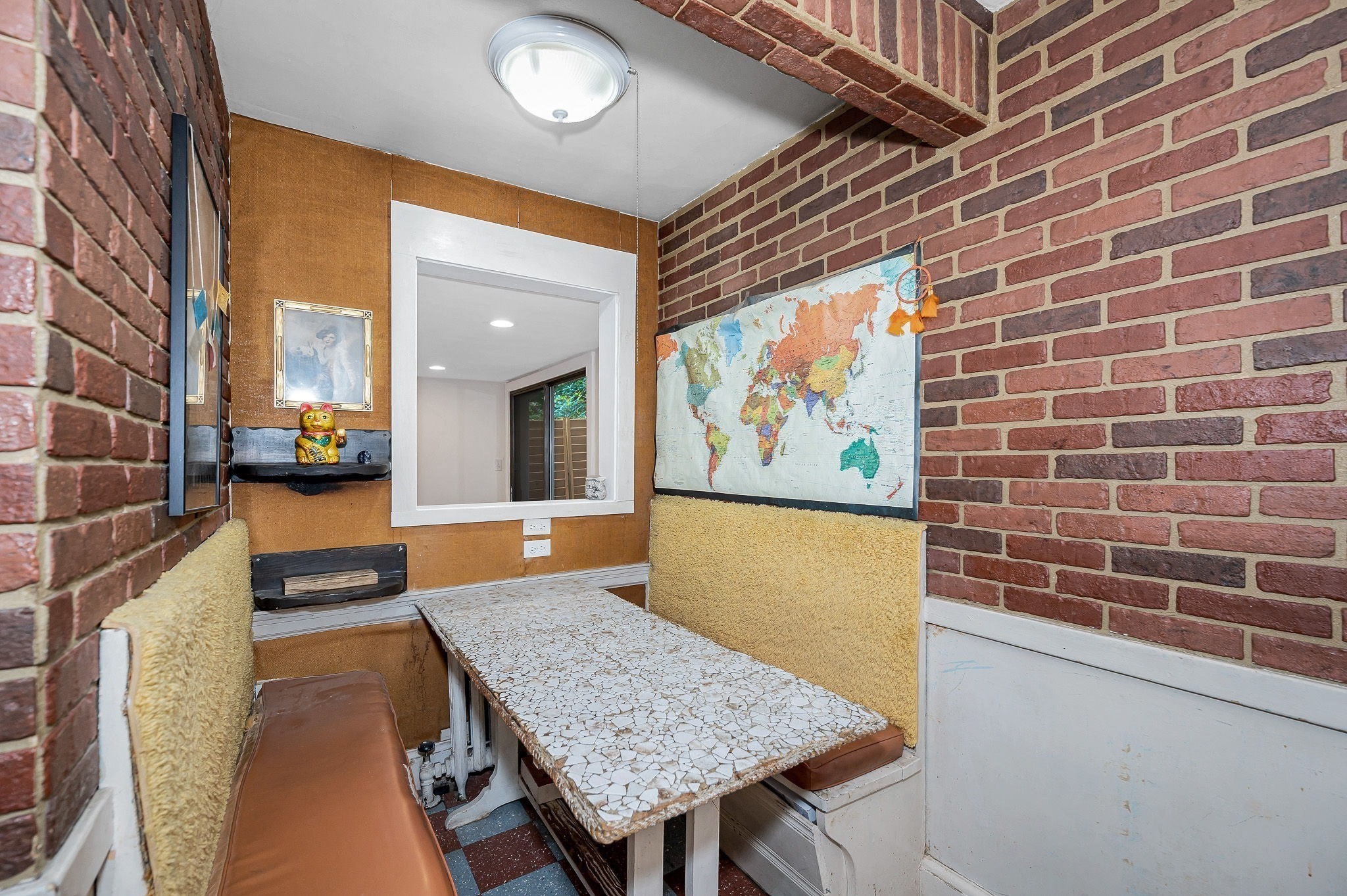 39 Holman Rd Property Photo 11