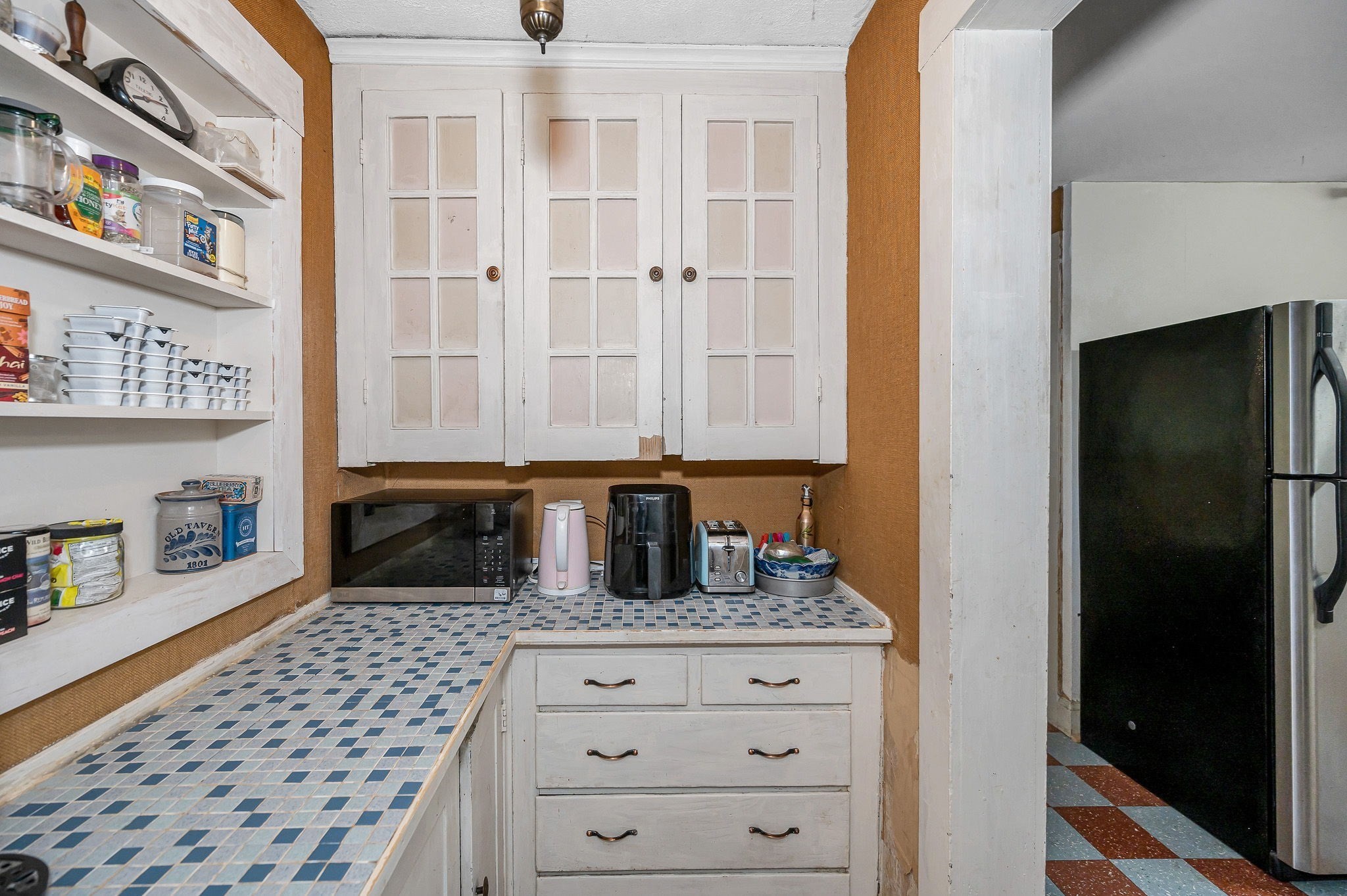 39 Holman Rd Property Photo 12
