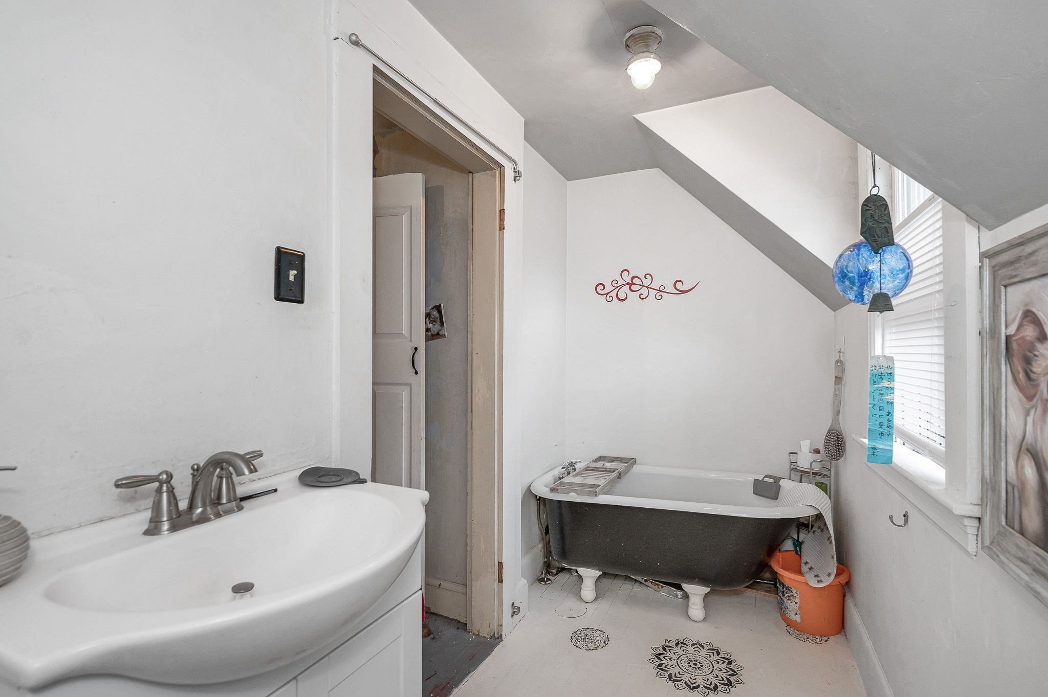 39 Holman Rd Property Photo 27