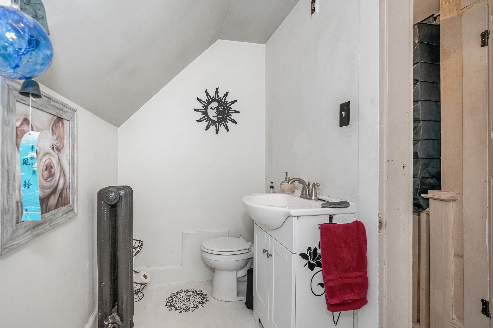 39 Holman Rd Property Photo 28